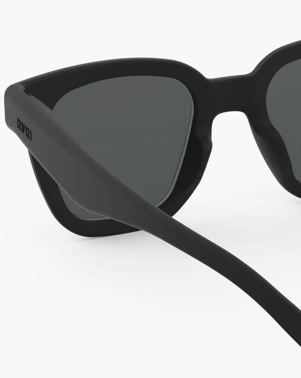 ROAD Black